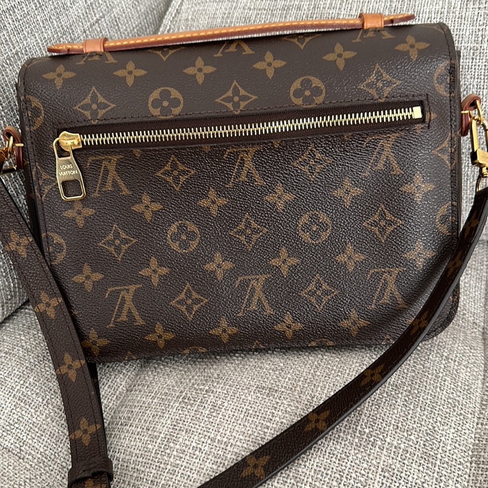 Very Good Condition. - image 3